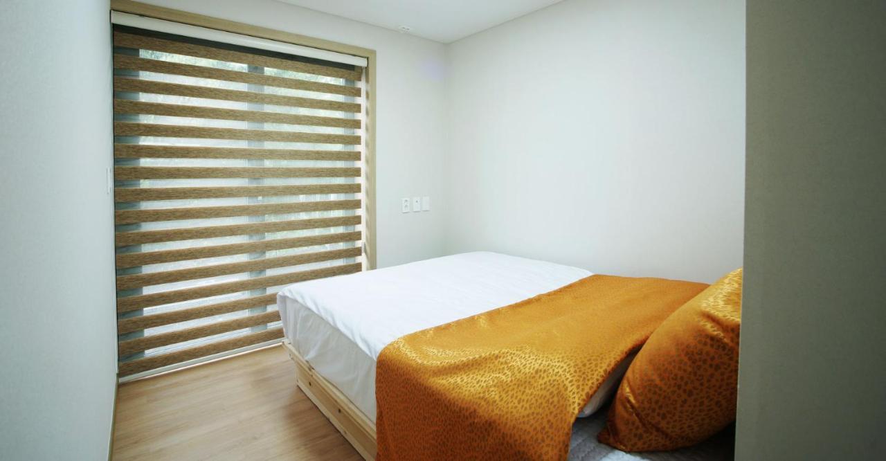 Gotjawal Geomunoreum Pension เมืองเชจู ภายนอก รูปภาพ